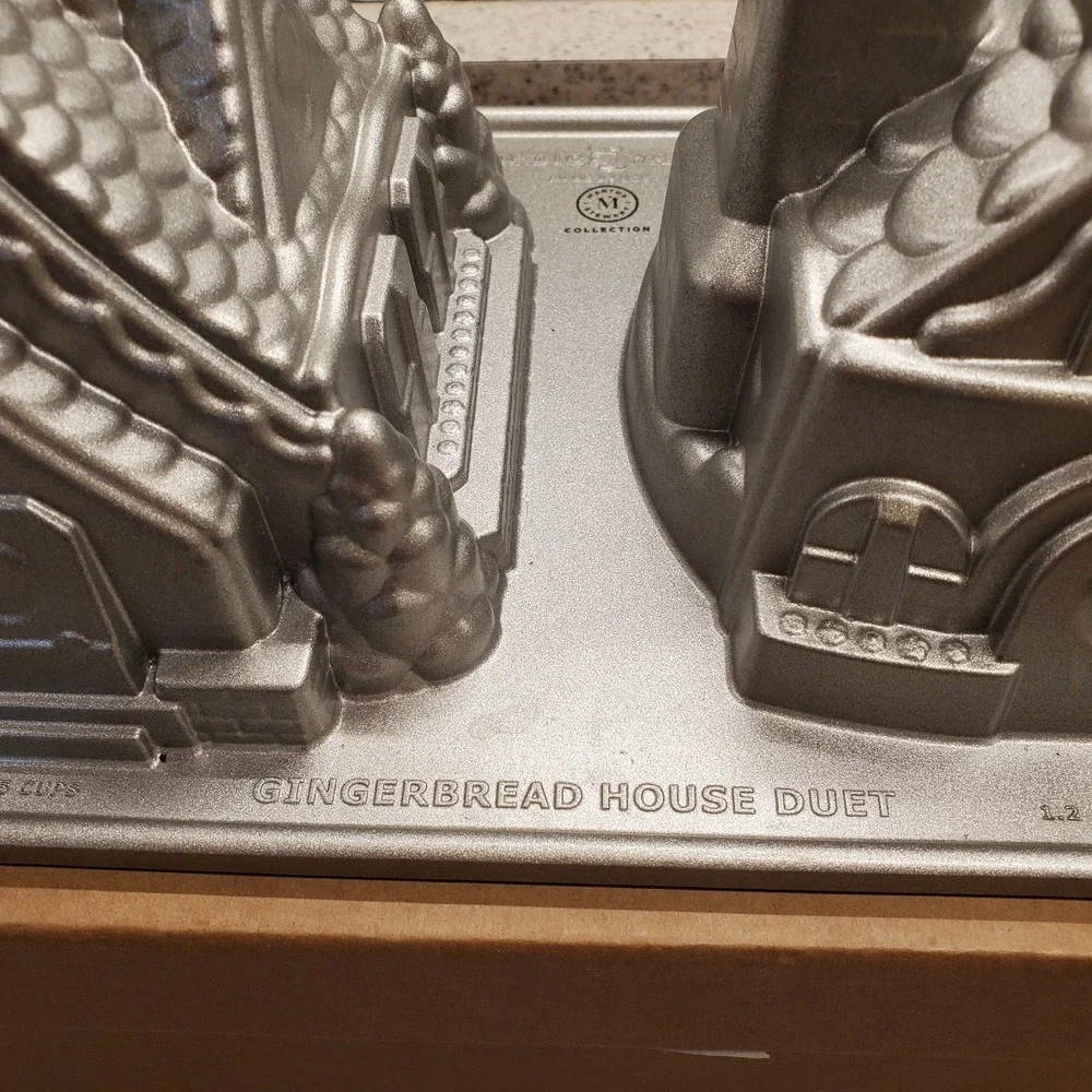 Nordic Ware Gingerbread House Cottage‎ Duet Baking Pan Mold No Collapsing Walls